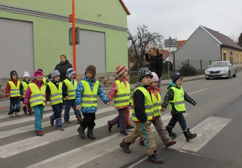 Nové osvětlení zvýšilo loni bezpečnost chodů na přechodu v Hrdějovicích