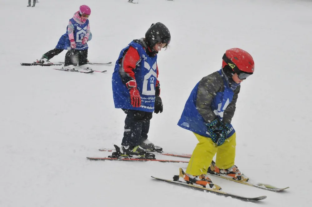 Dětská škola lyžování a snowboardingu pod vedením Jiřího Járy