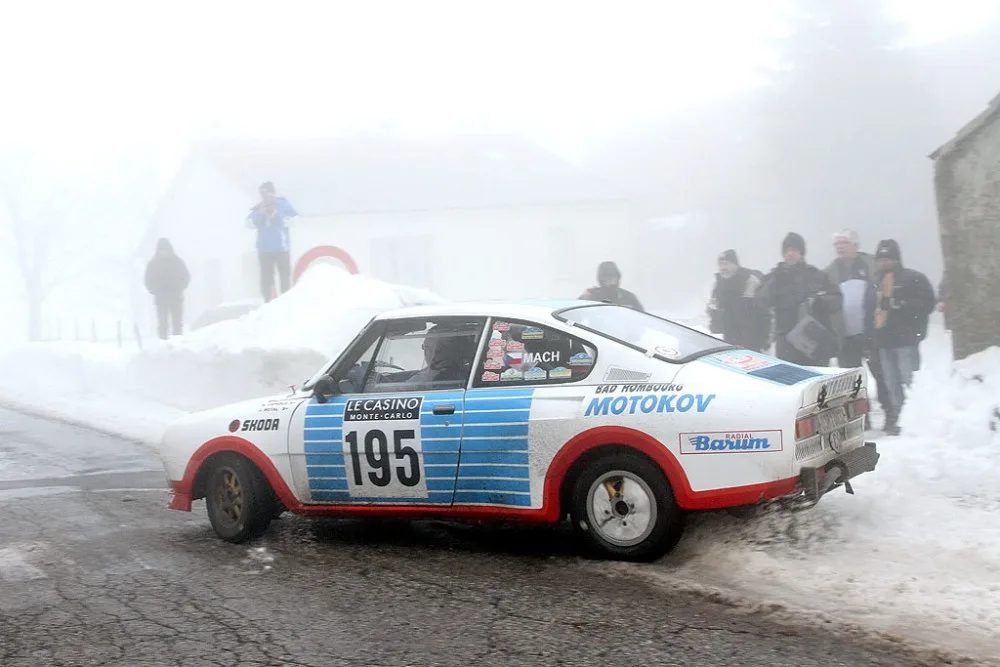 Porsche z Východu pilotované jednou z nejmladších posádek v nabitém startovním poli.