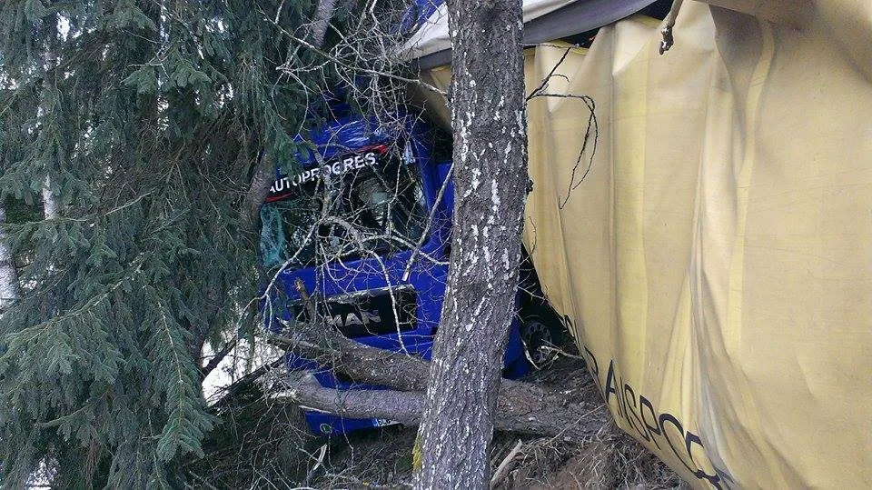 Nehoda kamionu za Horní Vltavicí.