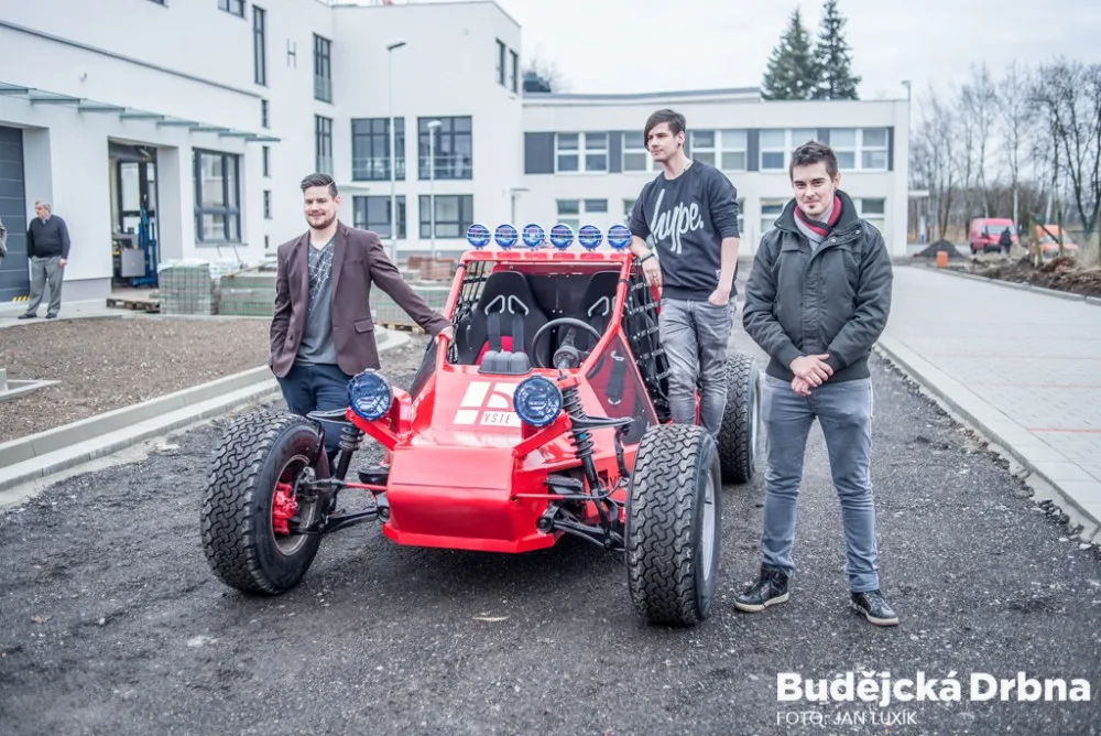 Terénní bugina studentů VŠTE