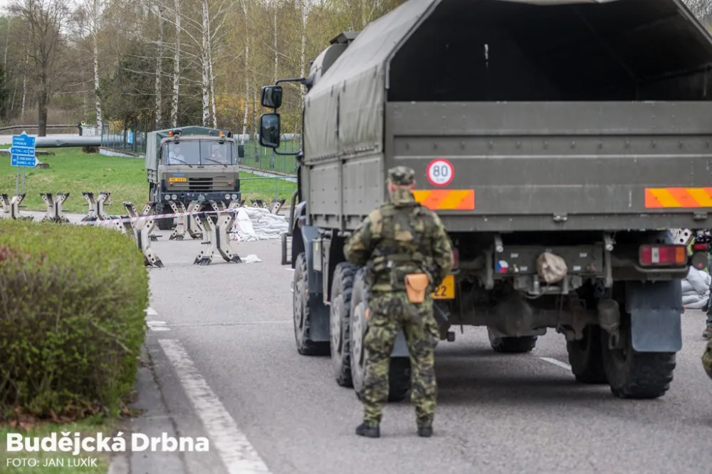 Čtyři dny cvičily dvě stovky vojáků, policistů a specialistů společnosti ČEZ ochranu Jaderné elektrárny Temelín proti teroristickému útoku.
