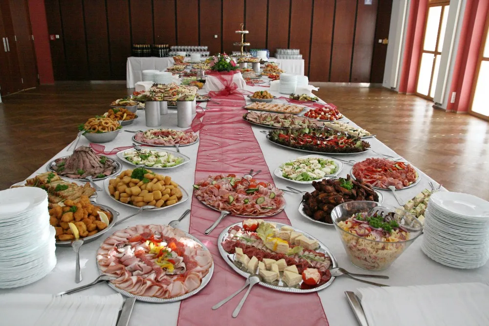 Kuchyně a cukrárna zajišťují i catering na akcích pořádaných nemocnicí.  Foto je z rautu.