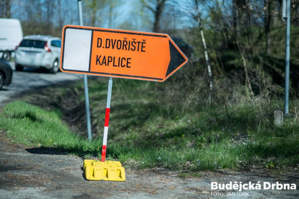 Plánovaná rekonstrukce na týden uzavřela železniční přejezd v Kaplici Nádraží.
