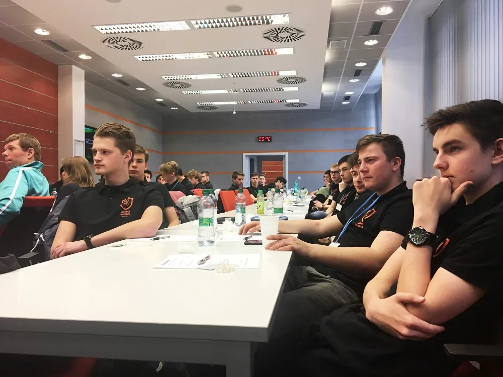Tři desítky studentů dnes v Temelíně složily Jadernou maturitu (002)