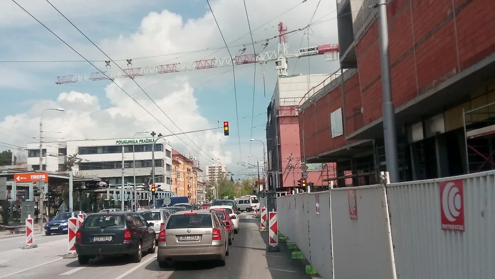 Semafory na křižovatce ulic Pražská a Pekárenská už zase fungují.