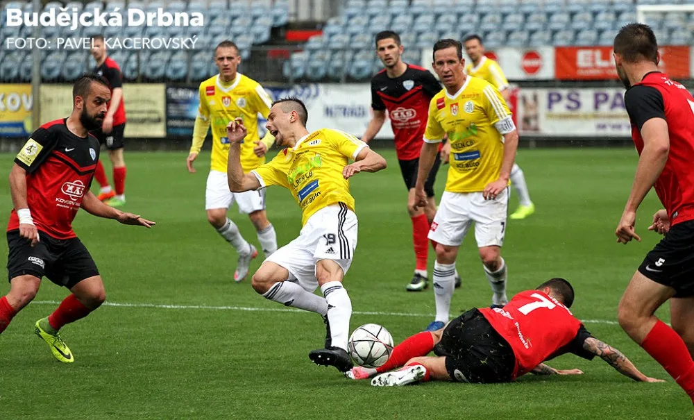 Hostující Aleš Nešický posílá k zemi Jakuba Peška