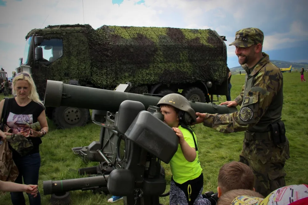 Den s 25. protiletadlovým raketovým plukem.