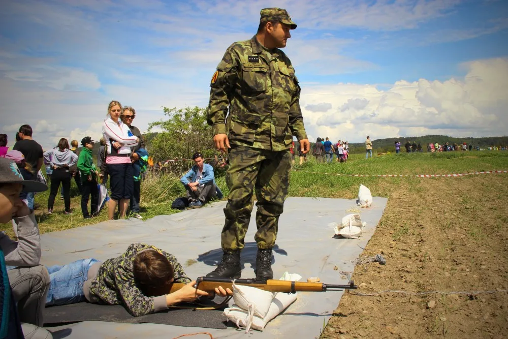 Den s 25. protiletadlovým raketovým plukem.