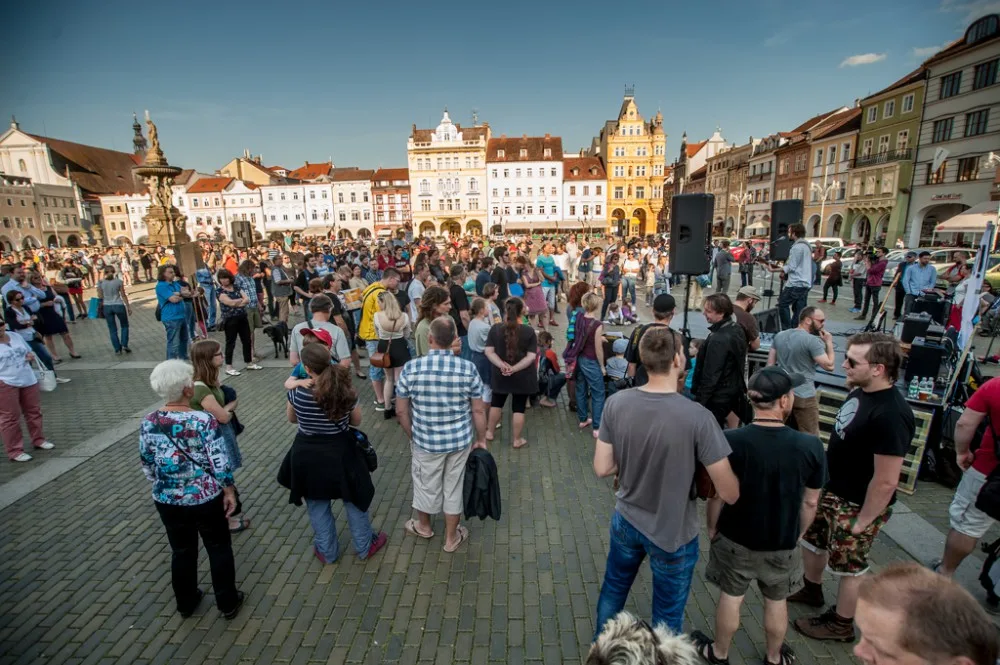 Českobudějovická protestní akce Je to na nás. Proč? Proto!