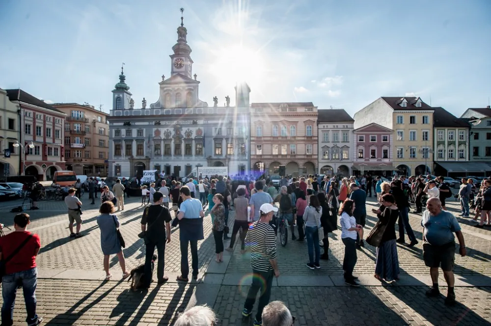 Českobudějovická protestní akce Je to na nás. Proč? Proto!