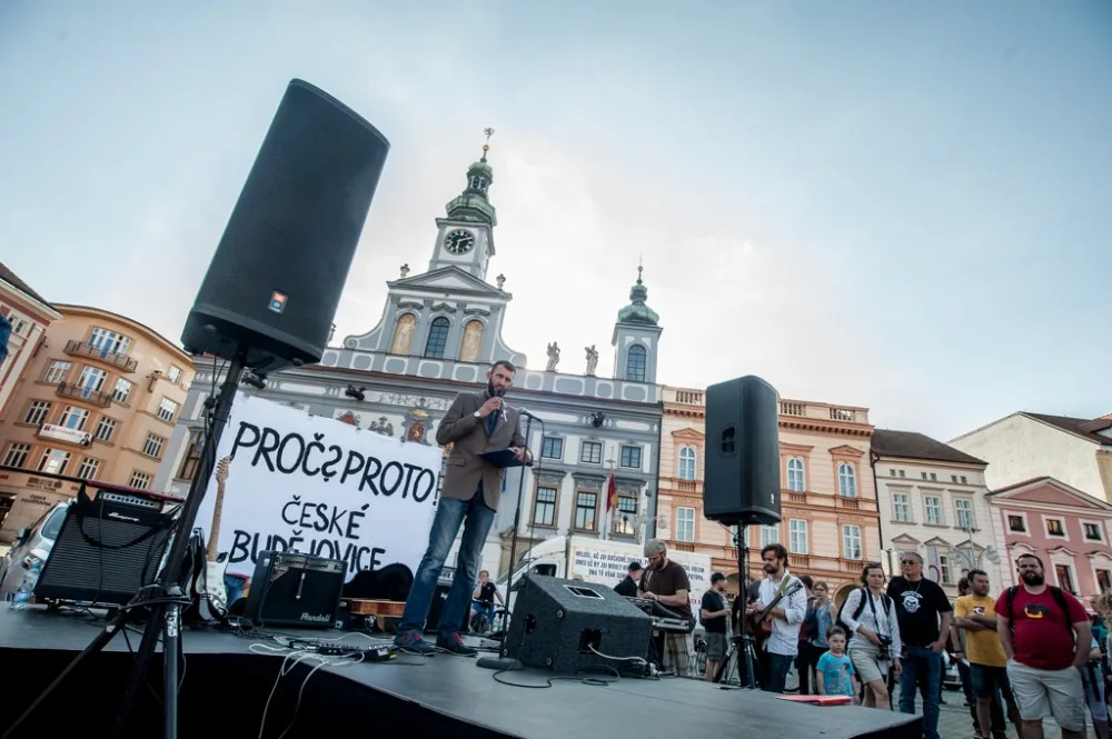 Českobudějovická protestní akce Je to na nás. Proč? Proto!