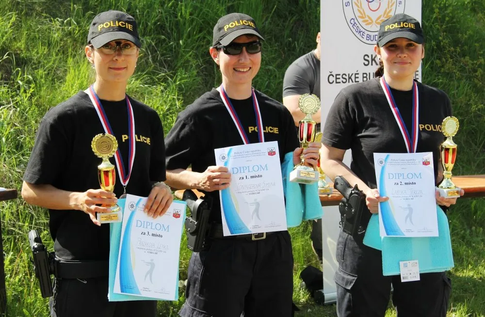 Policisté a policistky z celého kraje soutěžili ve střeleckých dovednostech.