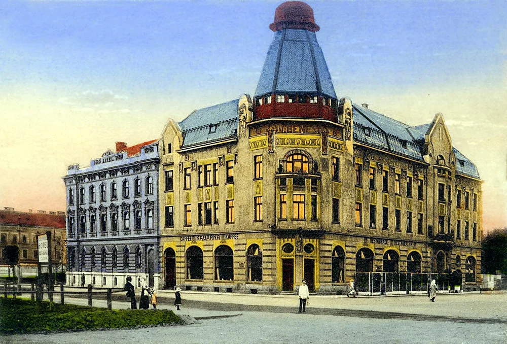 Grand Hotel V. Beneš na rohu Nádražní a Žižkovy po roce 1909. Dům v šedomodré fasádě je hotel International.