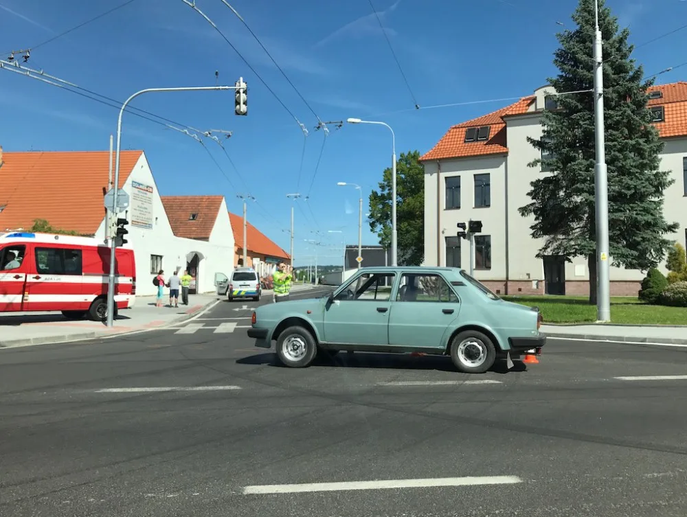 Nehoda u náměstí Bratří Čapků.