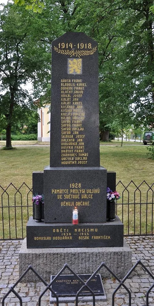 Svíčkami uctili památku padlých vojáků u Zborova.