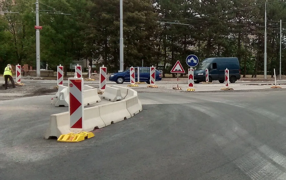 Křižovatka českobudějovických ulic Husova a Strakonická.