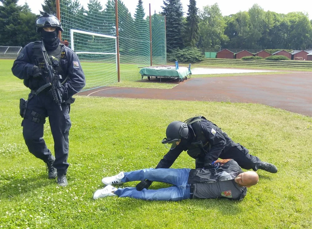Součinnostní cvičení a soutěž policejních hlídek a posádek urgentní zdravotnické pomoci s mezinárodní účastí Rallye Rejvíz 2017.