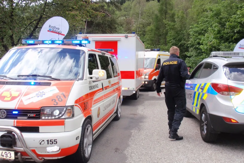 Součinnostní cvičení a soutěž policejních hlídek a posádek urgentní zdravotnické pomoci s mezinárodní účastí Rallye Rejvíz 2017.