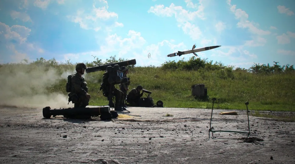 Střelba z protiletadlového raketového kompletu RBS-70.