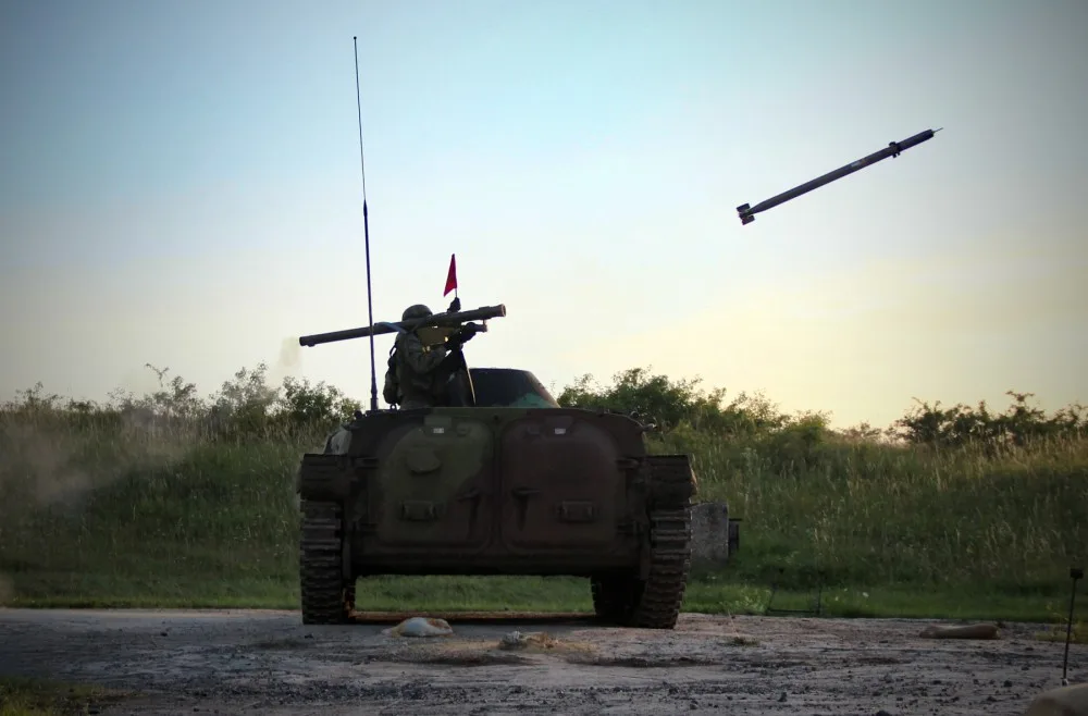 Slovenští vojáci stříleli z protiletadlových raketových kompletů IGLA.