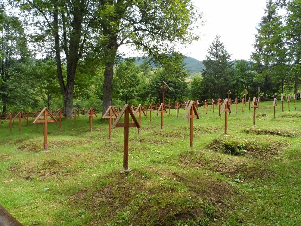 Budějovický spolek Jednadevadesátníci, který mapuje osudy Jihočechů za první světové války, se v polovině července vypravil do východních Karpat na pomezí Slovenska, Polska a Ukrajiny. Právě zde v zimě a na jaře 1915 bojoval budějovický 91. pěší pluk.