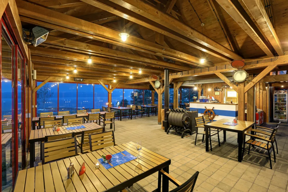Restaurace s výhledem na Lipno