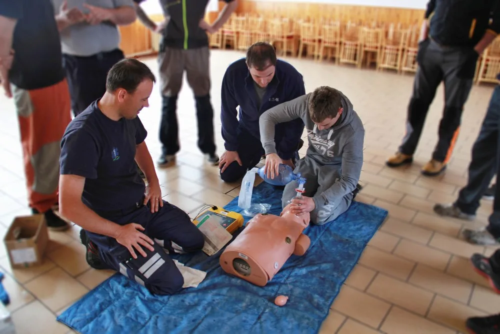 Školení first responderů z řad dobrovolných hasičů z jednotky Suchdol nad Lužnicí.