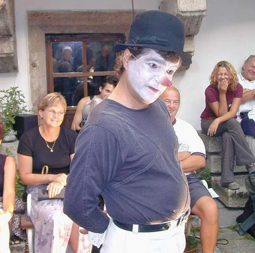 Antonín Kaška, který hraje třicet let divadlo jednoho herce Cyrano z Bergeracu aneb Sám proti 28, se 18. srpna pokusí v Jindřichově Hradci o zápis do České knihy rekordů.