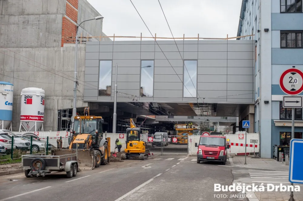 Stavba IGY 2 a uzavírka Pekárenské ulice