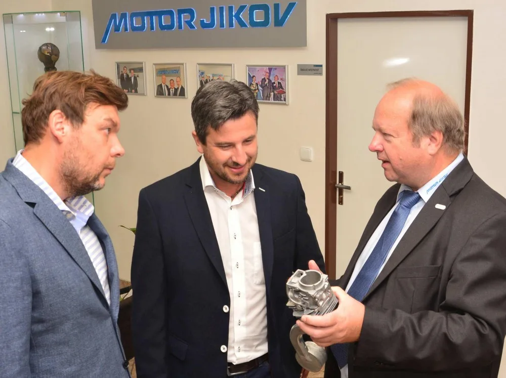 První náměstek hejtmanky Jihočeského kraje Josef Knot navštívil ve čtvrtek 10. srpna 2017 firmu Motor Jikov v Českých Budějovicích a Soběslavi.