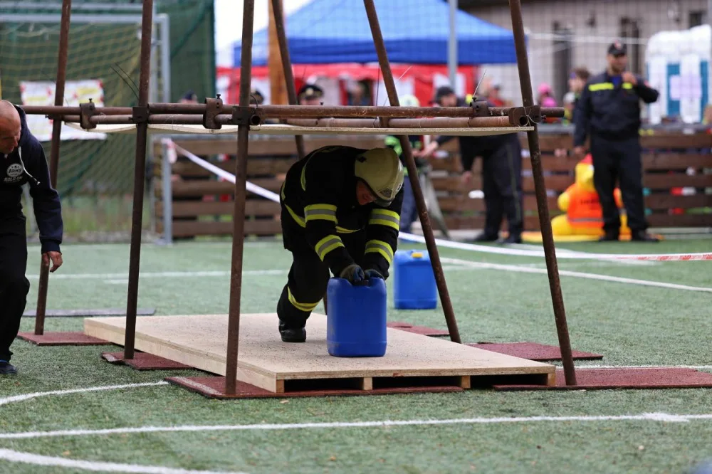 hočeští profesionální a dobrovolní hasiči bojovali v disciplínách TFA