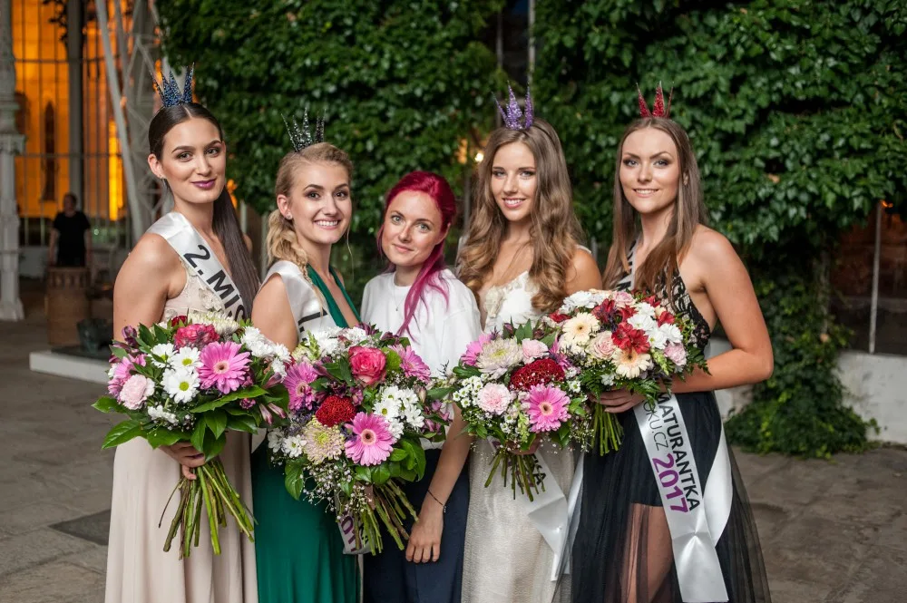 Zleva Aneta Nováková (2. místo), Lucie Šlezingrová (současná vítězka), Martina Matoušková (končící ředitelka soutěže), Dominika Rozmajzlová (3. místo) a Štěpánka Vaňková (Maturantka Sympatie)