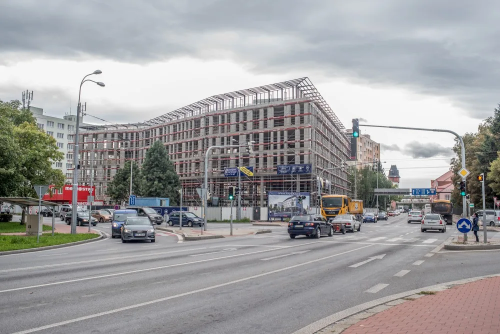 Hrubá stavba administrativního centra Piano v Českých Budějovicích je hotová.