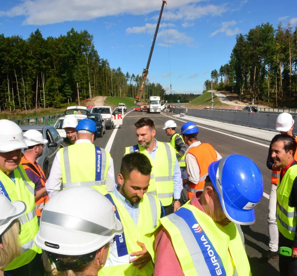 Krajský radní pro dopravu Jiří Švec si prohlédl dokončovací práce na stavbě dálnice D3 v úseku Borek – Úsilné.