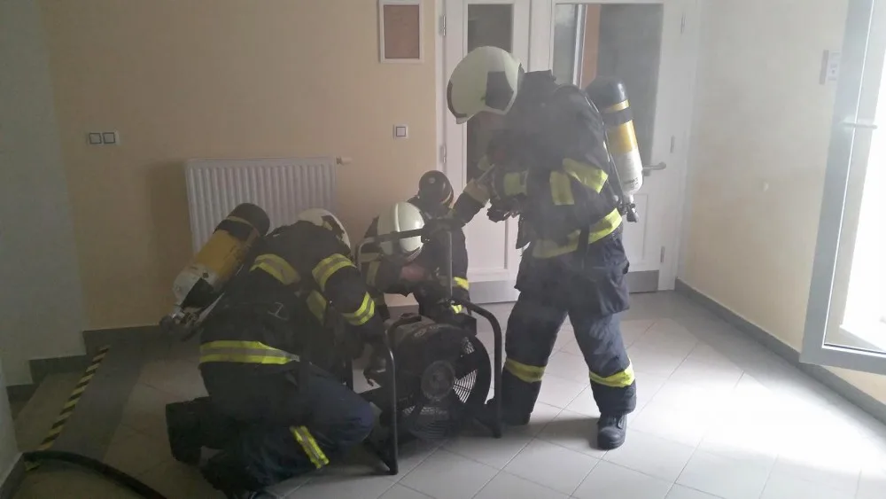 Cvičení jihočeských hasičů v Alzheimer centru a v Senior domě v Českých Budějovicích.