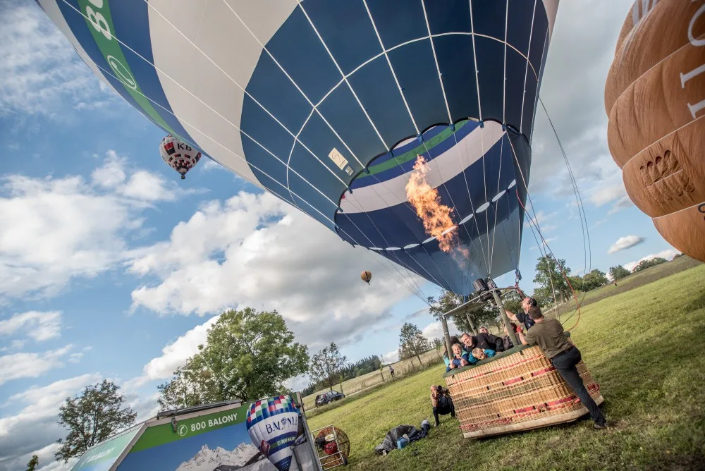 Nad Lipnem létají balony.
