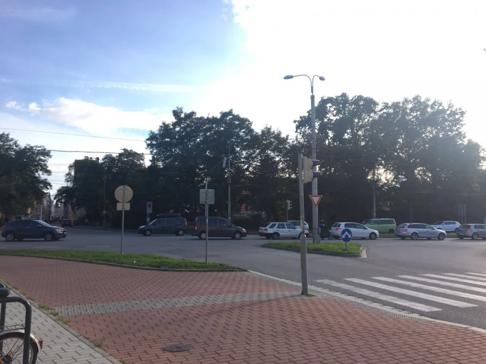 Stavební úpravy frekventované budějcké křižovatky uzavřou Krajinskou ulici