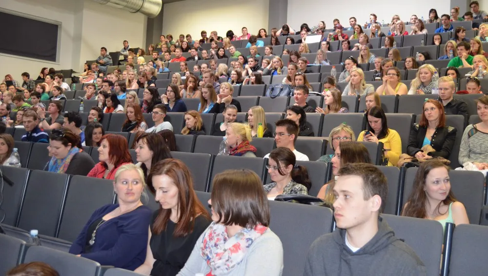 Přestože ze středních škol vychází kvůli početně slabším ročníkům méně maturantů, Vysoké školy technické a ekonomické v Českých Budějovicích by se to v novém akademickém roce 2017/18 zásadně dotknout nemělo.