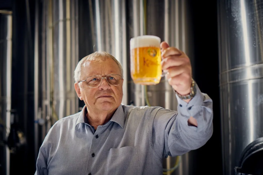 Sládek Miroslav Valenta.