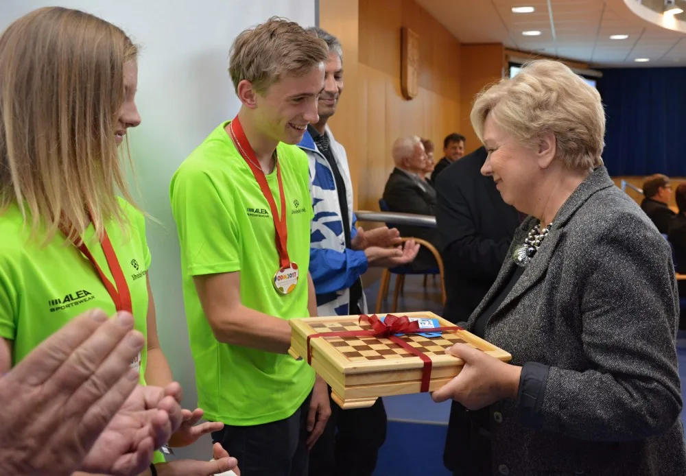 Jihočeská hejtmanka Ivana Stráská přijala mladé úspěšné olympioniky a poděkovala jim za skvělou reprezentaci kraje.