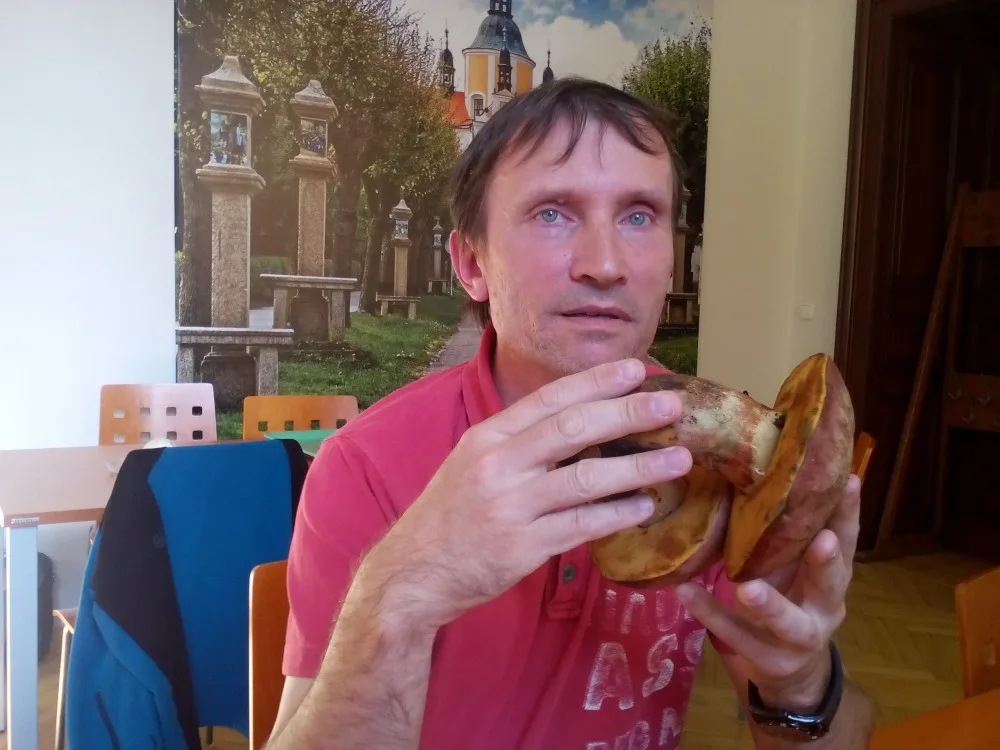 Mykolog Jihočeského muzea Miroslav Beran.