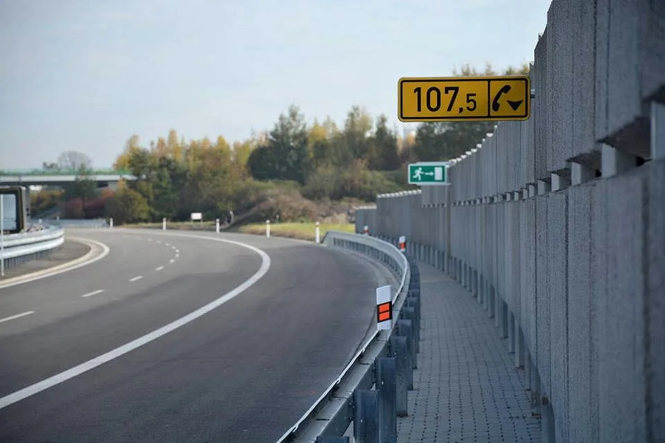 Ředitelství silnic a dálnic otevřelo ve čtvrtek 12. října nový úsek dálnice D3 Veselí nad Lužnicí - Bošilec dlouhý 5,1 kilometru.