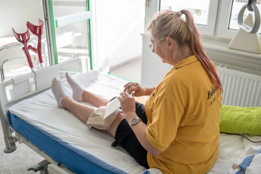 Českobudějovická nemocnice již tradičně umožnila svým pacientům vhodit hlasovací lístek s jejich kandidáty do volební urny.