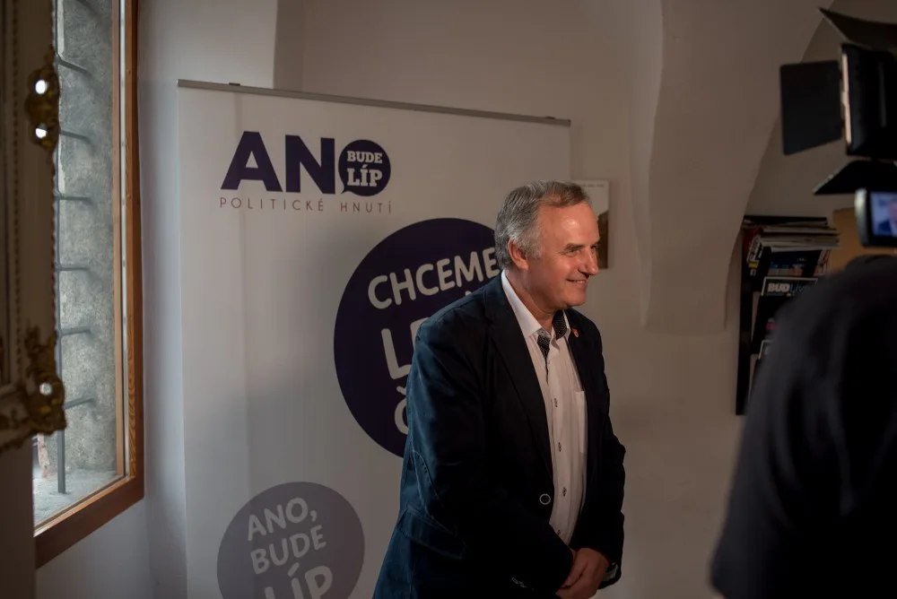 Jihočeské hnutí ANO slaví vítězství ve sněmovních volbách. Na snímku je František Konečný.