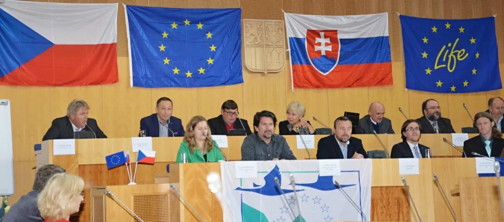 V sále zastupitelstva Jihočeského kraje byl v úterý 24. října zahájen mezinárodní projekt LIFE, díky němuž kraj získá z Evropské unie na ochranu přírody více než pět milionů eur.