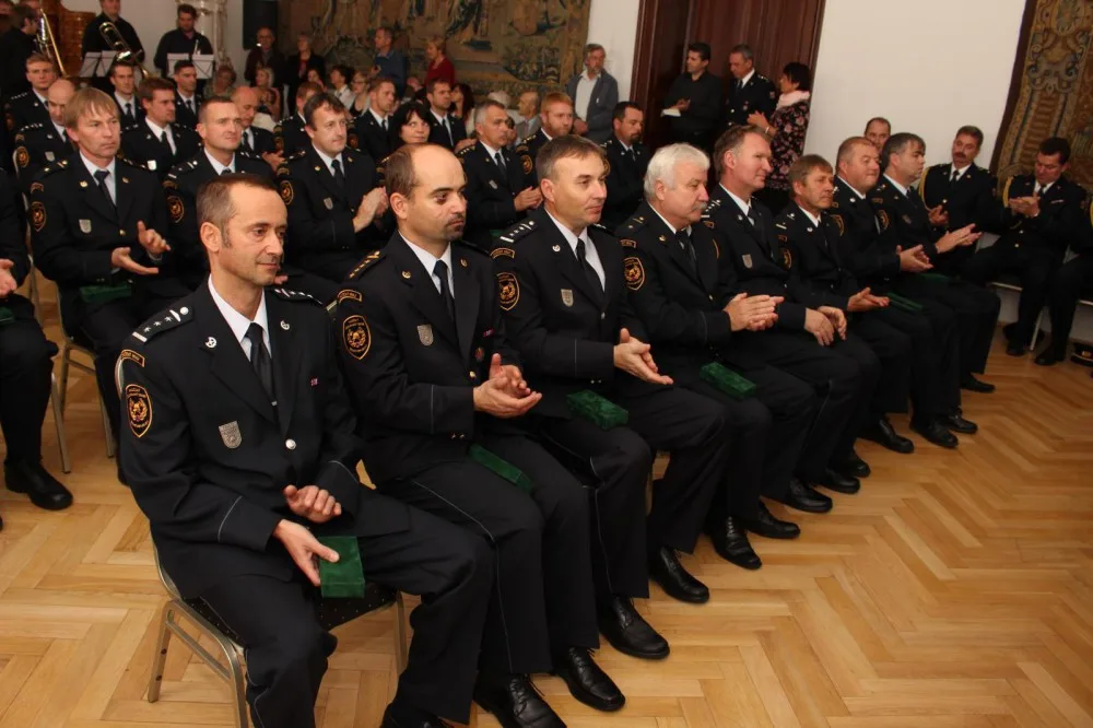 Slavnostní předání medailí Hasičského záchranného sboru České republiky a Hasičského záchranného sboru Jihočeského kraje, složení služebního slibu a poděkování reprezentantům v TFA.
