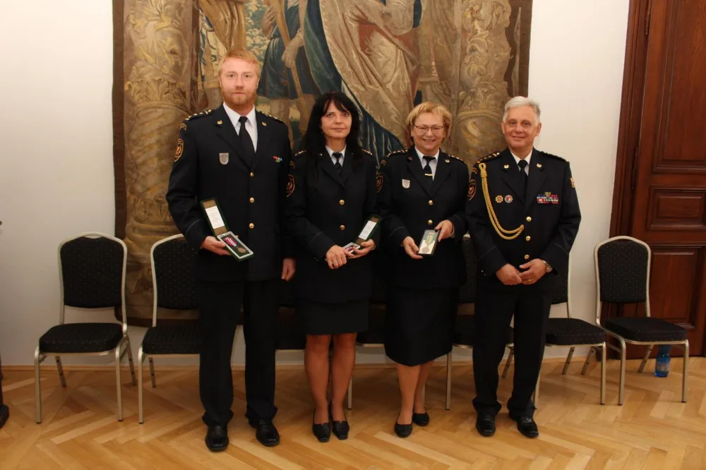 Slavnostní předání medailí Hasičského záchranného sboru České republiky a Hasičského záchranného sboru Jihočeského kraje, složení služebního slibu a poděkování reprezentantům v TFA.
