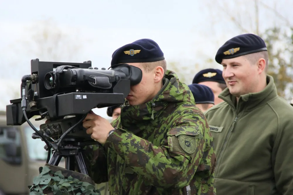 Litevští vojáci se například seznámili s aparaturou vzdušného pozorovatele.