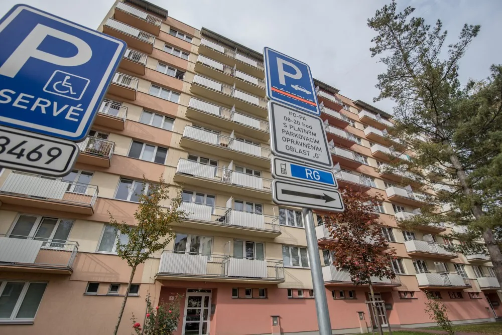 Nové modré parkovací zóny v Českých Budějovicích.